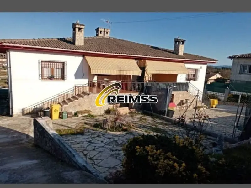 Chalet en venta en Sils Girona dos viviendas 360m2