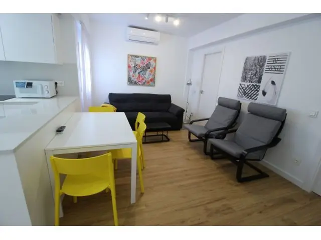 Piso Estudiantes Valencia: 5 Habitaciones, 2 Baños, Cerca de Mestalla