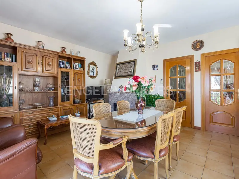 Chalet en Venta en Rubí Barcelona 196m2
