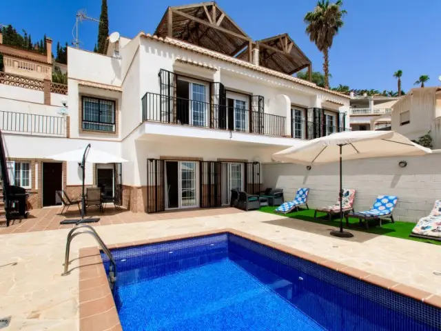 Casa Adosada 5 Dormitorios Almuñécar Piscina Vistas al Mar