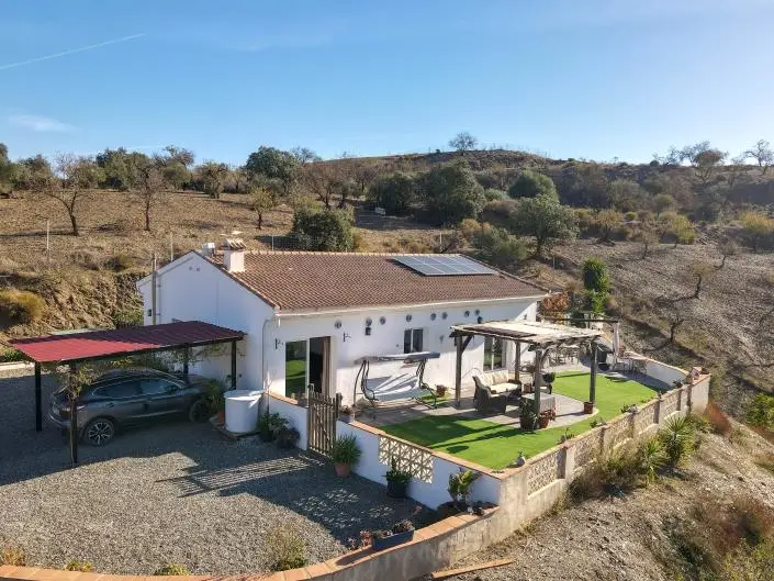 Villa de 3 Dormitorios en Tolox con Vistas Panorámicas