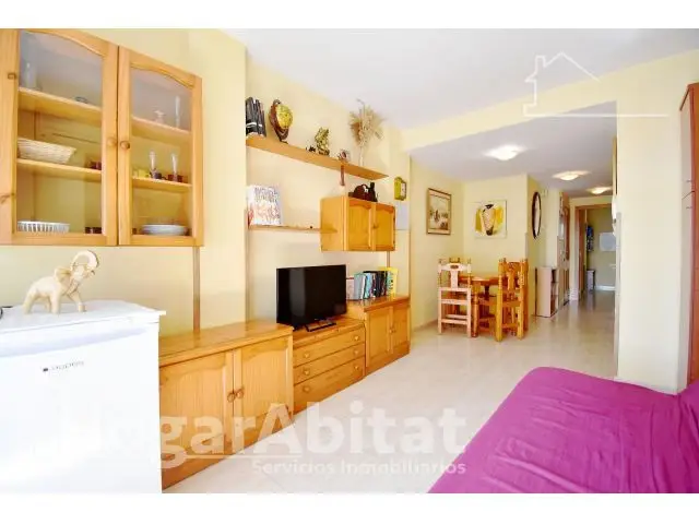Apartamento seminuevo con terraza garaje y piscina cerca de la playa