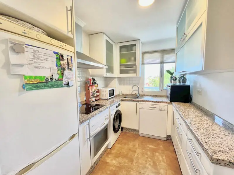 Apartamento en venta Las Chapas Marbella 2 dormitorios terraza vistas al mar