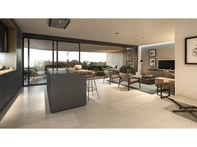 Apartamentos de Lujo en San Roque:  Piscinas, Spa y Acceso a Club de Playa
