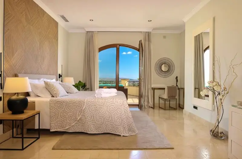 Villa de Lujo en Sotogrande 8 Dormitorios 5 Baños Piscina Privada