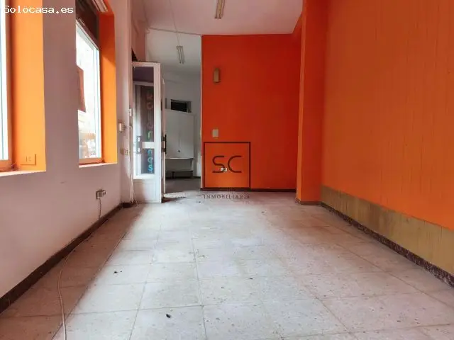 Local Comercial en Ferrol: 30m2, Aseo y Altillo