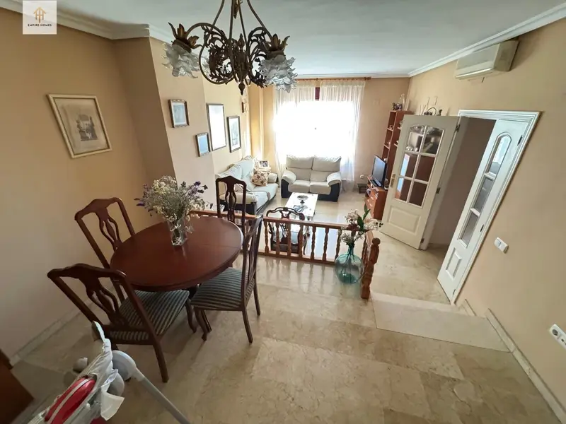 Adosado en Nuevo Caceres con 4 habitaciones y Garaje