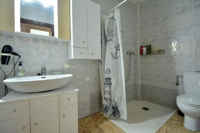 Casa en Guardamar del Segura con Trastero y Posibilidad de Nueva Construcción