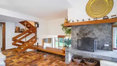 Casa en Venta en Bergondo con Vistas al Mar y Acceso a la Playa