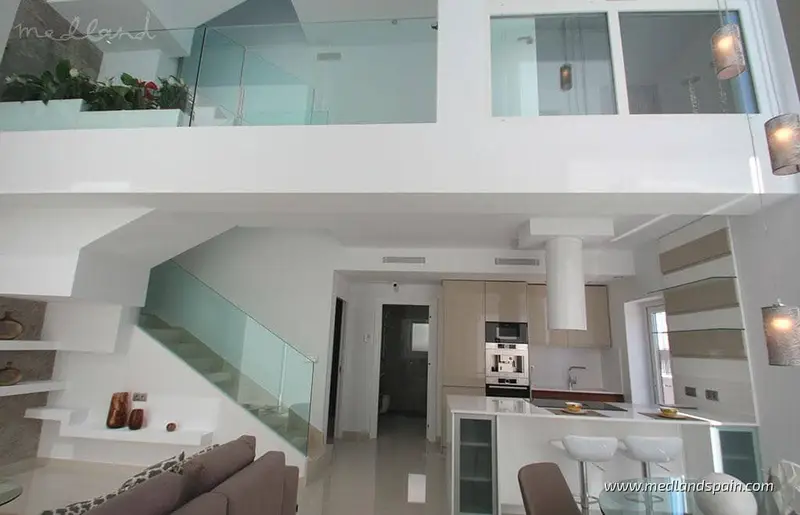 Chalet en Venta en La Manga del Mar Menor: Villas Modernas con Piscina Privada