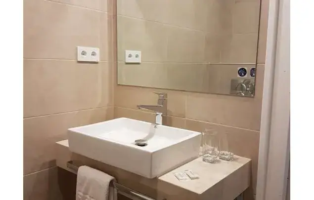 Estudio Amueblado en Sol Madrid con Wifi y Aire Acondicionado