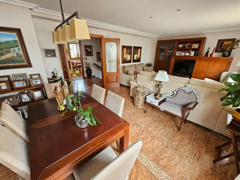 Chalet en Avilés con Garaje y Jardín