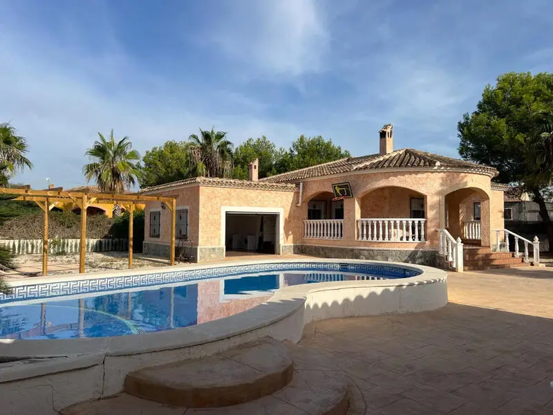 Villa 3 Dormitorios Dolores Alicante