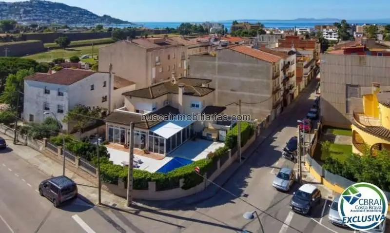 Villa en venta en Roses Mas Matas cerca de la playa