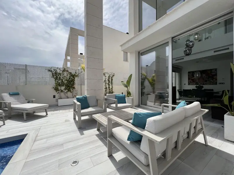 Villa de Lujo en Venta en Lomas de Cabo Roig Orihuela Costa