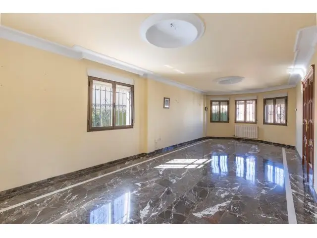 Chalet Independiente en Cájar con Piscina y Vistas