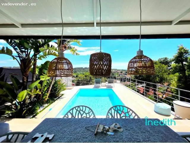 Casa en Mas Trader I Cubelles con Piscina y Acabados de Lujo
