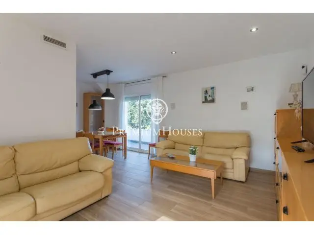 Casa en Venta: Confort y Naturaleza a 5 Minutos del Pueblo