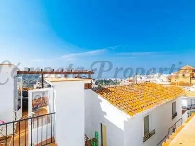 Casa de Pueblo con Vistas al Mar 6 Dormitorios 3 Ba	nos