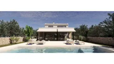 Chalet en Venta en Menorca: Proyecto de Vivienda Unifamiliar con Piscina