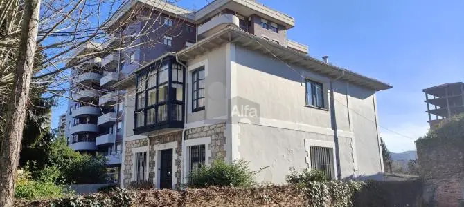 Chalet en Torrelavega con Almacén de 72m2