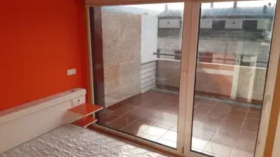 Ático en Venta Gondomar: Estudio con Terrazas y Garaje
