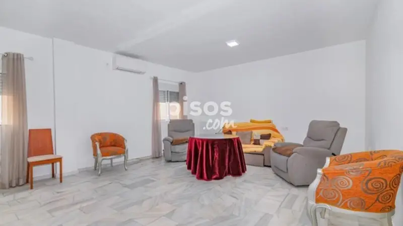 Casa en Albolote con 3 Dormitorios y Patio