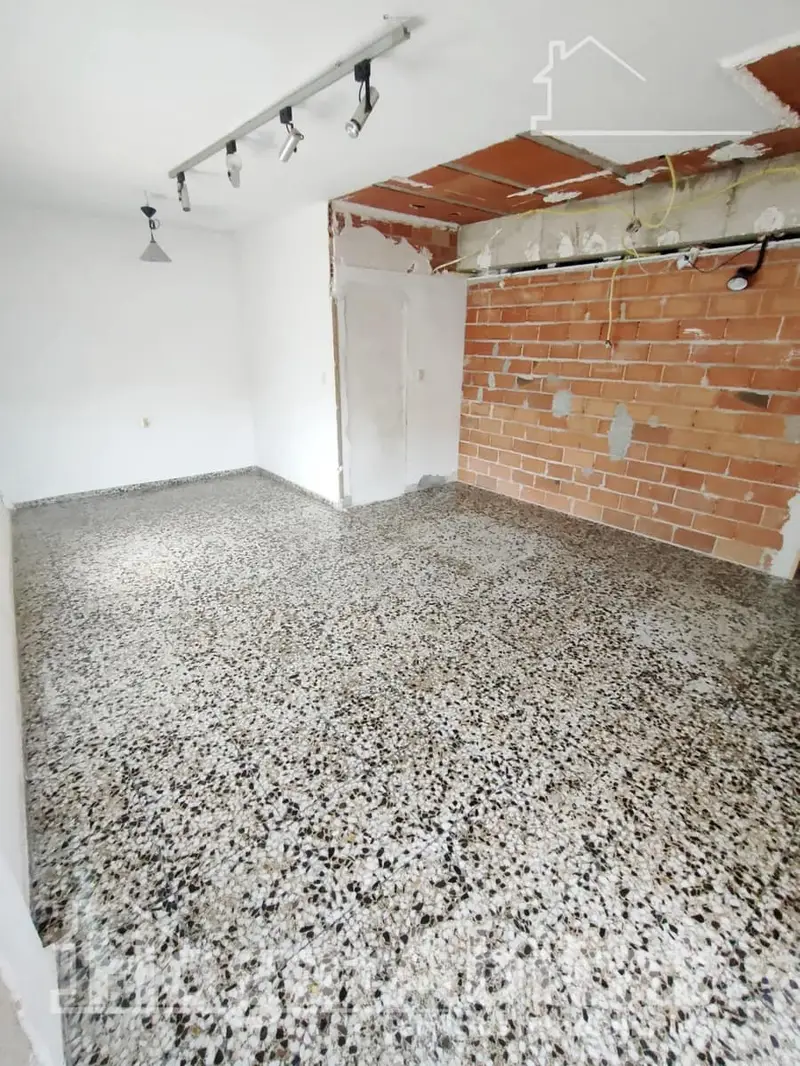 Atico en venta en La Pobla de Vallbona: 2 terrazas y para reformar