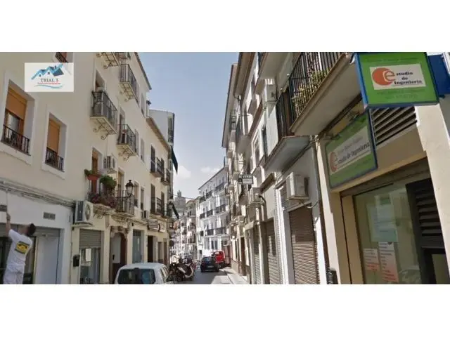 OPORTUNIDAD Piso Antequera 183m2 Sin Posesion