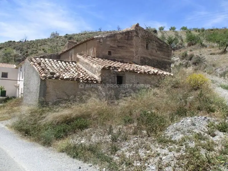 Cortijo de 2 Plantas en Venta en Oria Almeria