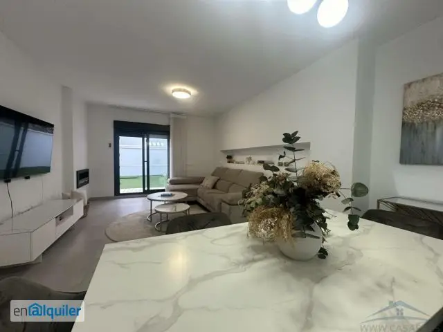 Chalet en Alquiler en Almeria 4 dormitorios 3 banos