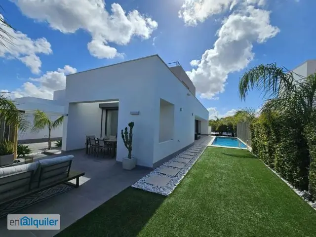 Casa Vacacional Familiar en Conil con Piscina y Cerca de la Playa