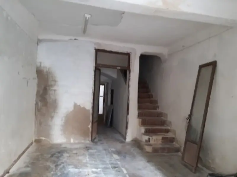 Casa para reformar con terraza en Novelda Centro