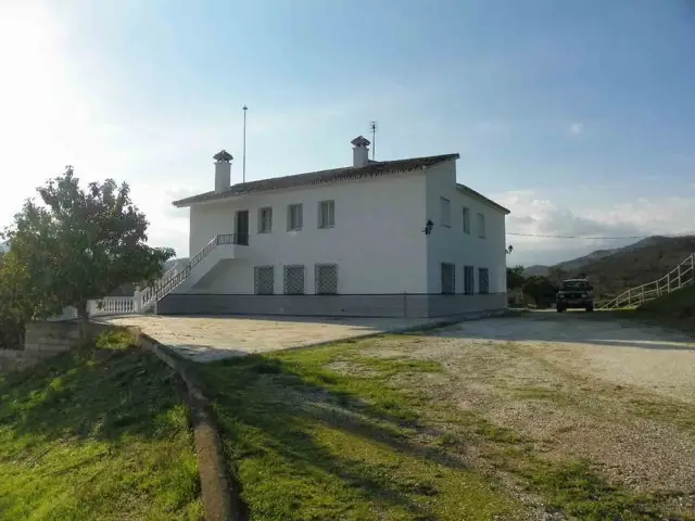 Casa de Campo con 6 Dormitorios y Establos en Coin