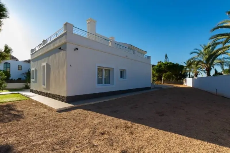 Villa de Lujo en Cabo Roig con Piscina Privada y 4 Suites