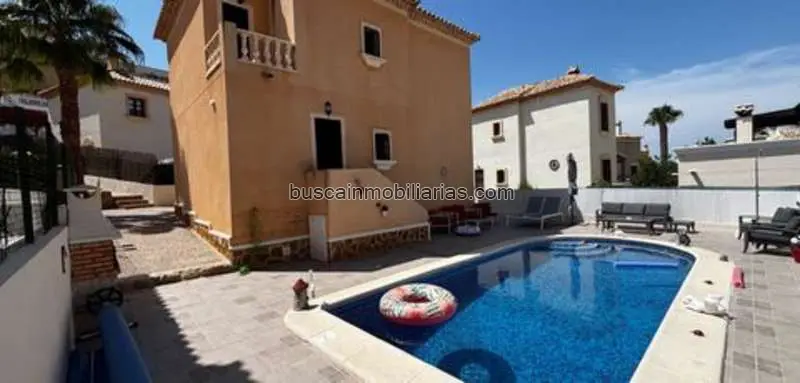 Villa en Venta Quesada: 3 Dormitorios, Piscina Privada, Amueblada