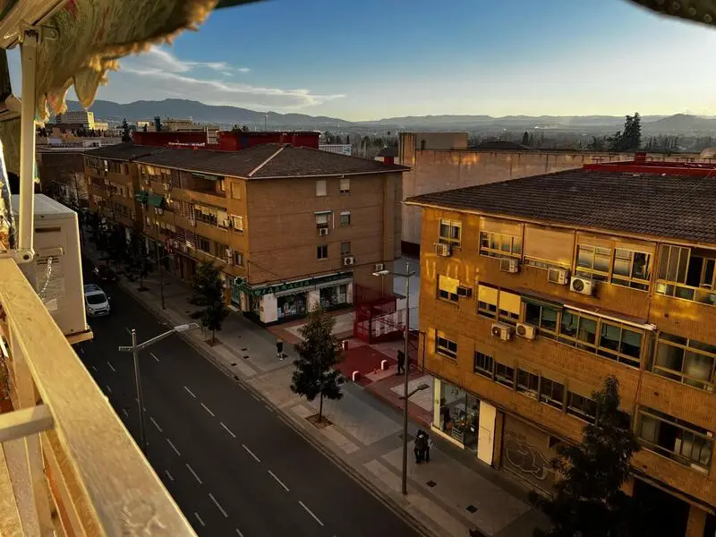 Apartamento 4 Dormitorios en Venta Granada
