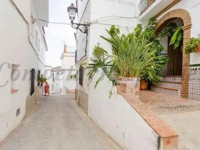 Casa Rural en Canillas de Albaida con Vistas Panorámicas