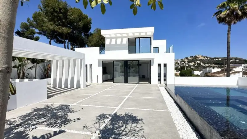 Chalet en Venta Teulada Moraira 4 Dormitorios Piscina Climatizada