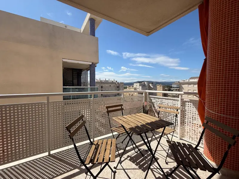 Apartamento en Miramar con Vistas al Mar y Terraza Privada