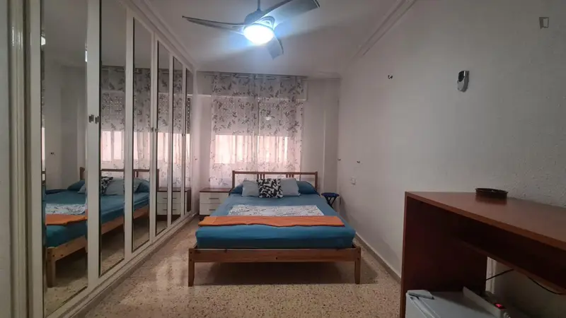 Habitacion Doble Piso Reformado Cerca Centro Alicante