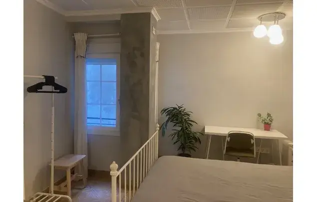 Habitaci	ón en Alicante para Chicas - Piso con Encanto Industrial