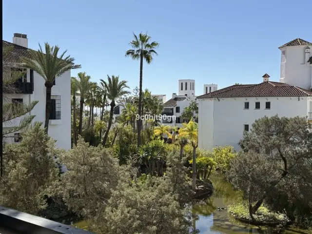 Apartamento 2 Dormitorios Elviria Lujo Reformado Piscina Vistas