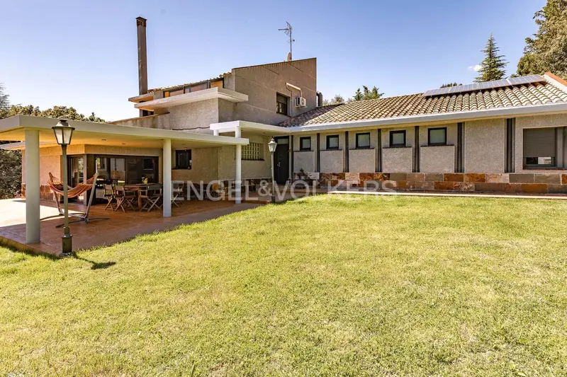 Chalet en Matadepera con 6 habitaciones y piscina