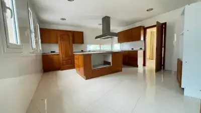 Casa okupada 426m2 con piscina en Cabrils