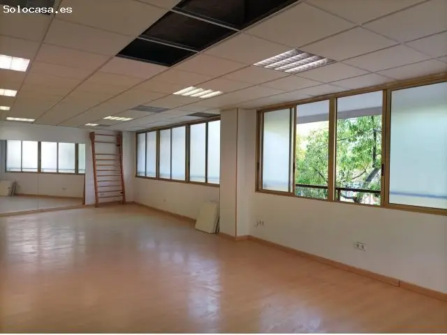 Entresuelo Comercial en Plaza Madrid-Chimeneas