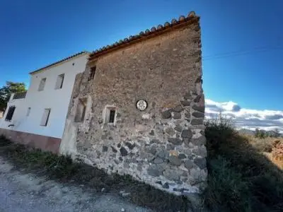 Casa adosada para reformar con vistas en La Majada