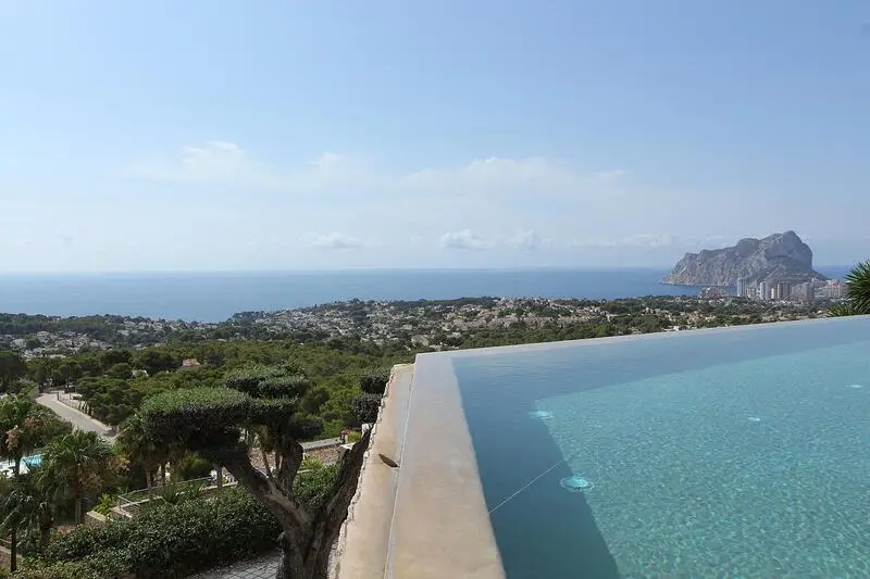 Villa de Lujo en Benissa con Vistas Panorámicas al Mar