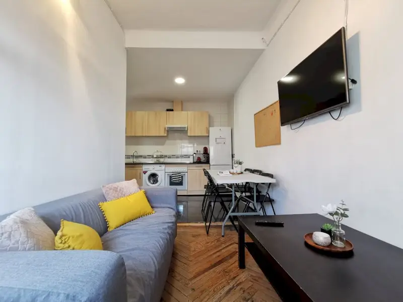 Habitacion con balcon en Preciados