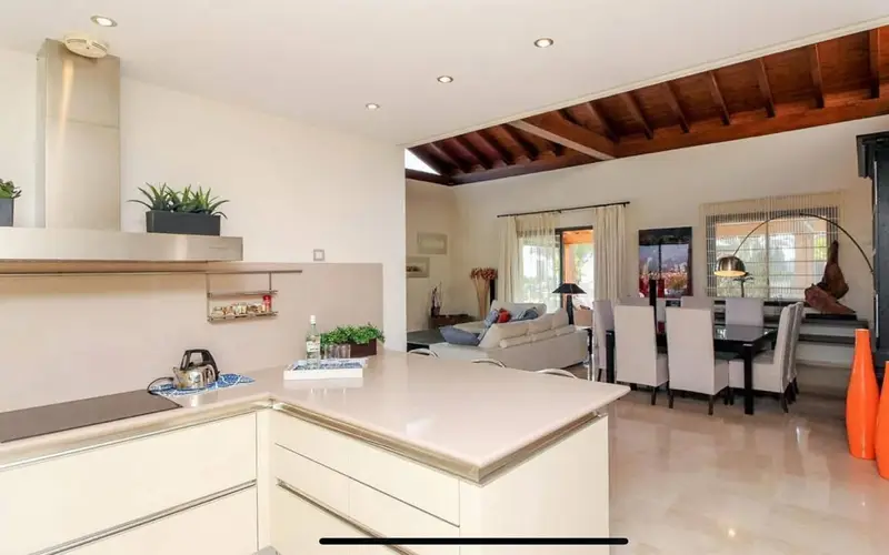 Casa en Alquiler Valdeolletas Marbella 3 Dormitorios 3 Baños
